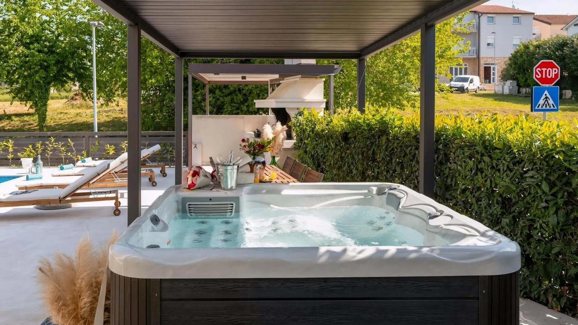 Apartment Ferienwohnung Mala 3 Mit Pool Und Whirlpool Funtana